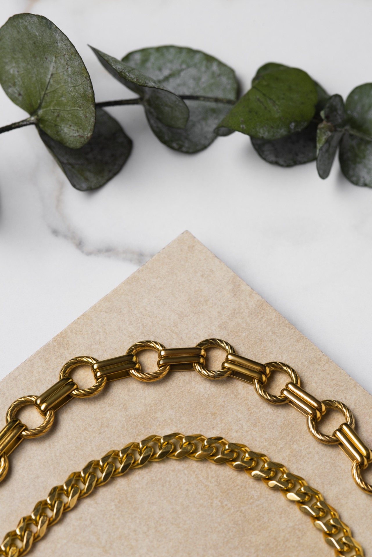 Before jewellery retouch